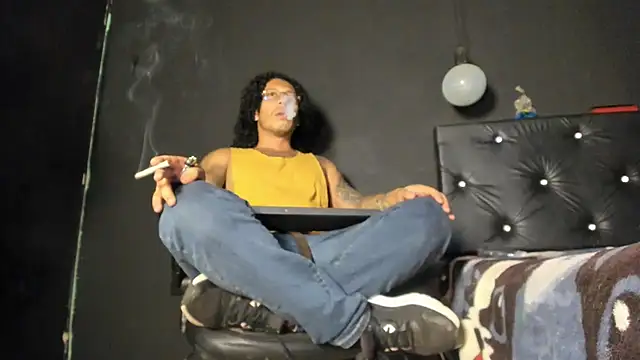 Snapshot of FuckHardlove chatting on 06-20-26, 04:28 FuckHardlove online show from 06-20-26, 04:28