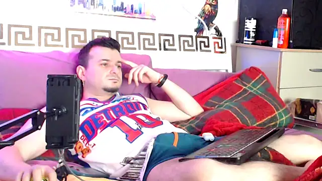 Snapshot of erotico69xxx chatting on 05-09-26, 10:46 erotico69xxx online show from 05-09-26, 10:46