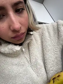 Ameellie online show from 11-21-25, 03:00