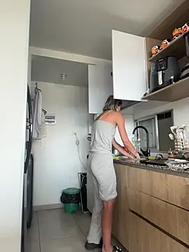 Ameellie online show from 11-18-25, 04:43