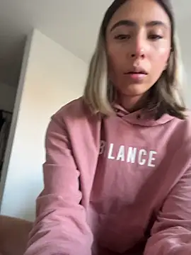 Snapshot of Ameellie chatting on 02-14-26, 09:59 Ameellie online show from 02-14-26, 09:59