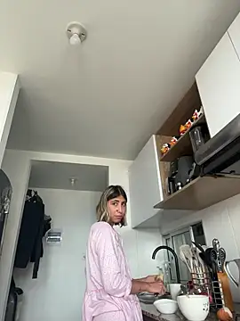 Ameellie online show from 12-20-25, 02:20