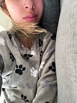 Ameellie online show from 09-27-25, 03:18