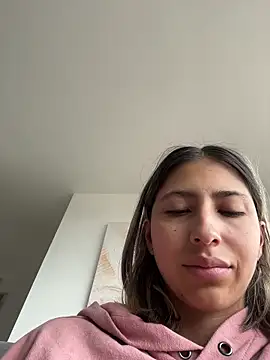 Snapshot of Ameellie chatting on 02-15-26, 04:39 Ameellie online show from 02-15-26, 04:39