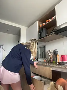 Ameellie online show from 10-19-25, 06:10