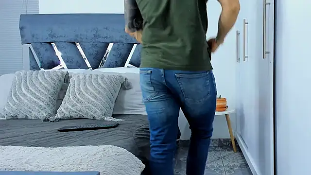 Zack Froone online show from 10-23-25, 04:05