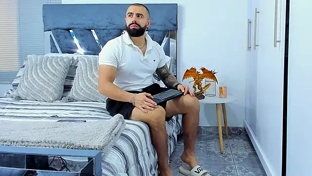 Snapshot of Zack_Froone chatting on 02-10-26, 01:10 Zack Froone online show from 02-10-26, 01:10