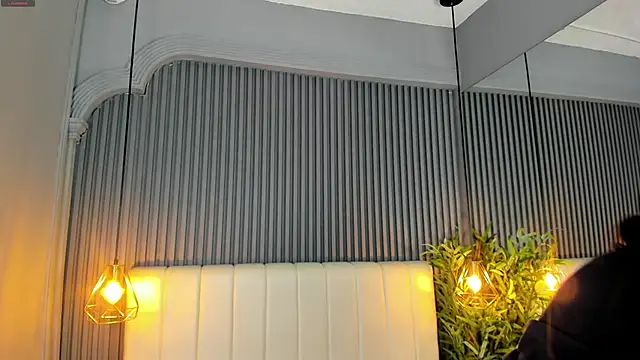 SaraRiley online show from 12-22-25, 10:43