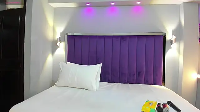 SaraRiley online show from 09-10-25, 10:42