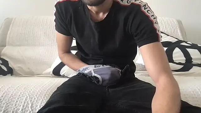 Snapshot of athenphysics chatting on 12-18-25, 12:31 athenphysics online show from 12-18-25, 12:31