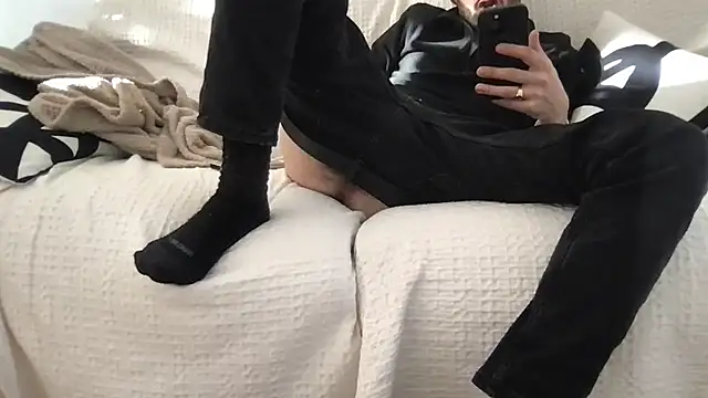 Snapshot of athenphysics chatting on 12-15-25, 01:39 athenphysics online show from 12-15-25, 01:39