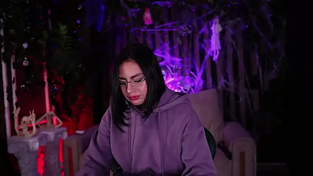 Kleeopatra  online show from 10-14-25, 02:45