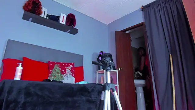 Coco Kiss online show from 12-13-25, 08:04