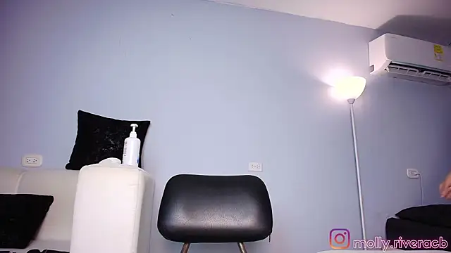 mollyrivera online show from 10-08-25, 09:26