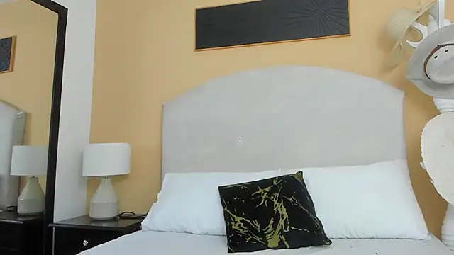 Snapshot of cynthia_turner chatting on 09-16-25, 12:50 cynthia turner online show from 09-16-25, 12:50