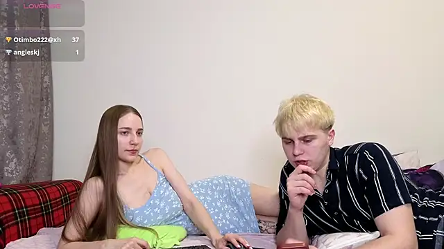 Snapshot of Emily_and_Ilumi chatting on 01-18-26, 07:39 Emily and Ilumi online show from 01-18-26, 07:39