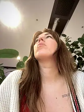 Snapshot of MommmyYummy chatting on 10-09-25, 09:32 MommmyYummy online show from 10-09-25, 09:32