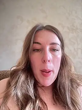 Snapshot of MommmyYummy chatting on 03-12-25, 10:59 MommmyYummy online show from 03-12-25, 10:59