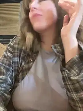 Snapshot of MommmyYummy chatting on 02-10-25, 01:11 MommmyYummy online show from 02-10-25, 01:11