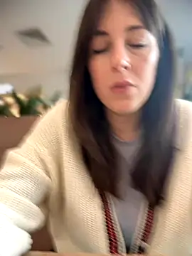 Snapshot of MommmyYummy chatting on 09-10-25, 09:19 MommmyYummy online show from 09-10-25, 09:19