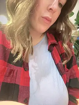 Snapshot of MommmyYummy chatting on 01-28-25, 04:19 MommmyYummy online show from 01-28-25, 04:19