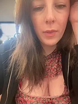 Snapshot of MommmyYummy chatting on 09-19-25, 08:29 MommmyYummy online show from 09-19-25, 08:29