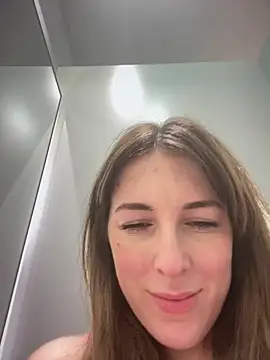 Snapshot of MommmyYummy chatting on 12-27-24, 05:48 MommmyYummy online show from 12-27-24, 05:48