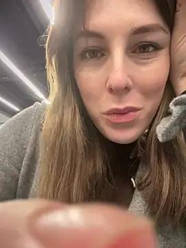 Snapshot of MommmyYummy chatting on 01-17-25, 01:46 MommmyYummy online show from 01-17-25, 01:46