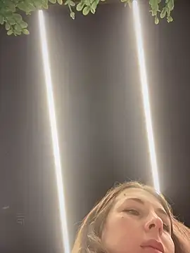 Snapshot of MommmyYummy chatting on 02-13-26, 02:39 MommmyYummy online show from 02-13-26, 02:39