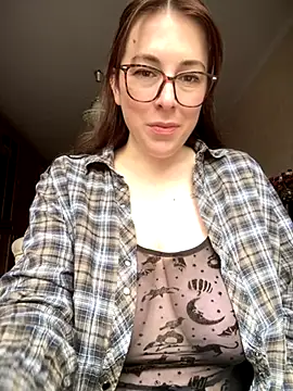 Snapshot of MommmyYummy chatting on 10-24-25, 07:29 MommmyYummy online show from 10-24-25, 07:29