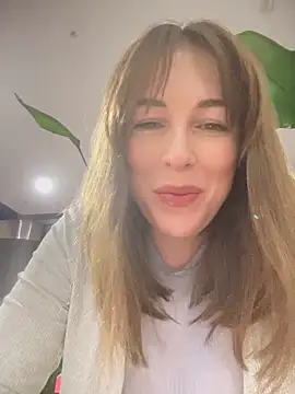 Snapshot of MommmyYummy chatting on 12-28-24, 02:10 MommmyYummy online show from 12-28-24, 02:10