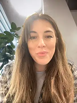 Snapshot of MommmyYummy chatting on 10-05-25, 11:23 MommmyYummy online show from 10-05-25, 11:23