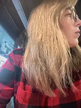 Snapshot of MommmyYummy chatting on 01-13-25, 08:47 MommmyYummy online show from 01-13-25, 08:47