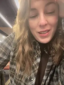 Snapshot of MommmyYummy chatting on 02-06-25, 10:58 MommmyYummy online show from 02-06-25, 10:58