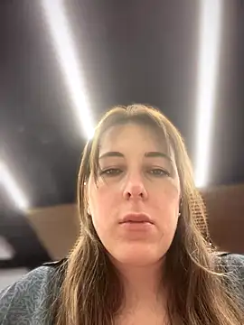 Snapshot of MommmyYummy chatting on 10-14-25, 01:01 MommmyYummy online show from 10-14-25, 01:01