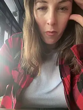 Snapshot of MommmyYummy chatting on 12-13-24, 09:35 MommmyYummy online show from 12-13-24, 09:35