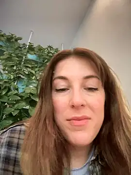 Snapshot of MommmyYummy chatting on 10-12-25, 11:11 MommmyYummy online show from 10-12-25, 11:11