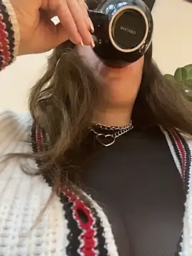 Snapshot of MommmyYummy chatting on 02-15-26, 12:59 MommmyYummy online show from 02-15-26, 12:59