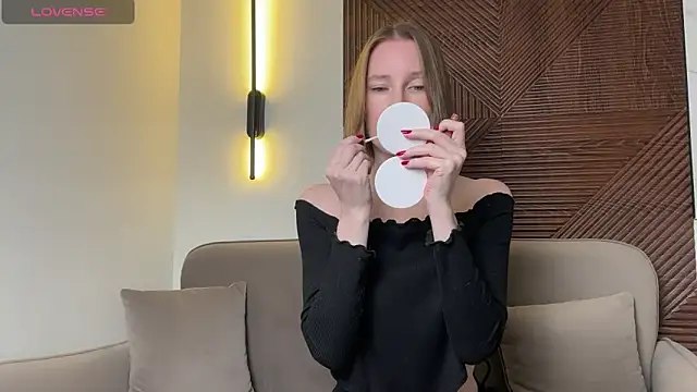 Snapshot of MonikaBos chatting on 02-27-26, 08:41 MonikaBos online show from 02-27-26, 08:41