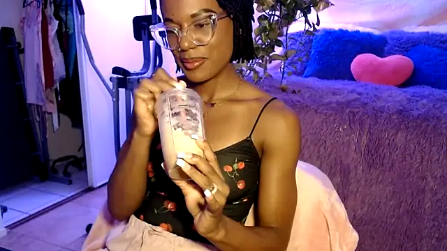 Snapshot of CocoSage chatting on 06-11-26, 05:21 CocoSage online show from 06-11-26, 05:21