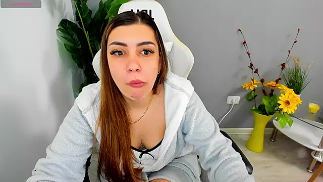 Snapshot of EveEvian chatting on 04-24-26, 11:23 EveEvian online show from 04-24-26, 11:23