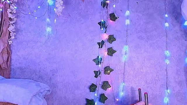 Cloe Leee online show from 12-19-25, 05:21