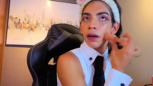 Alahia Rodriguez online show from 07-19-26, 01:41