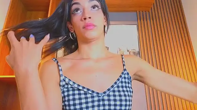 Alahia Rodriguez online show from 06-18-26, 07:41