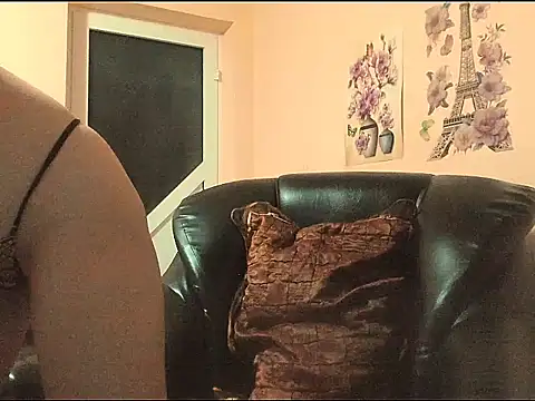 Snapshot of beautymary chatting on 02-14-26, 08:20 beautymary online show from 02-14-26, 08:20