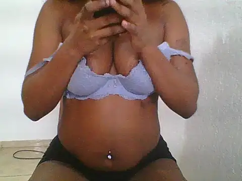 Snapshot of Estrela55 chatting on 03-18-26, 02:41 Estrela55 online show from 03-18-26, 02:41