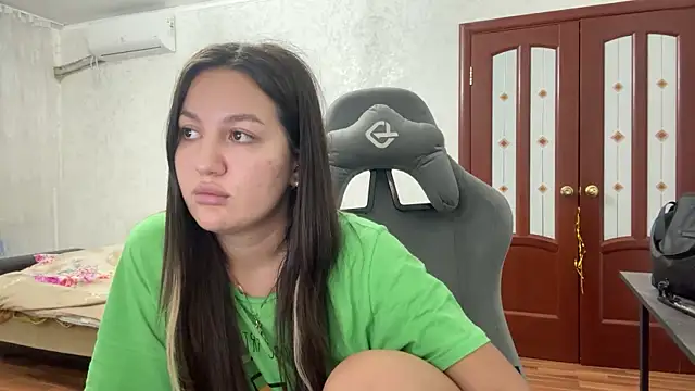 Snapshot of Nelly_Fischer chatting on 02-19-25, 07:37 Nelly Fischer online show from 02-19-25, 07:37