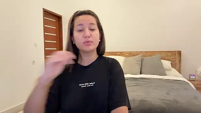 Snapshot of Nelly_Fischer chatting on 09-15-25, 01:06 Nelly Fischer online show from 09-15-25, 01:06