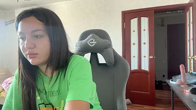 Snapshot of Nelly_Fischer chatting on 02-18-25, 07:21 Nelly Fischer online show from 02-18-25, 07:21