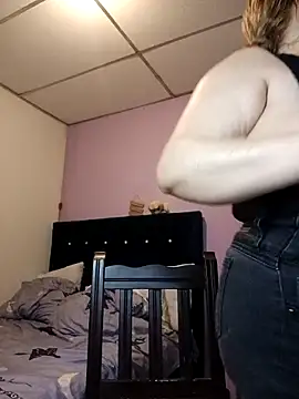 Snapshot of EllisW8 chatting on 04-10-26, 10:55 EllisW8 online show from 04-10-26, 10:55